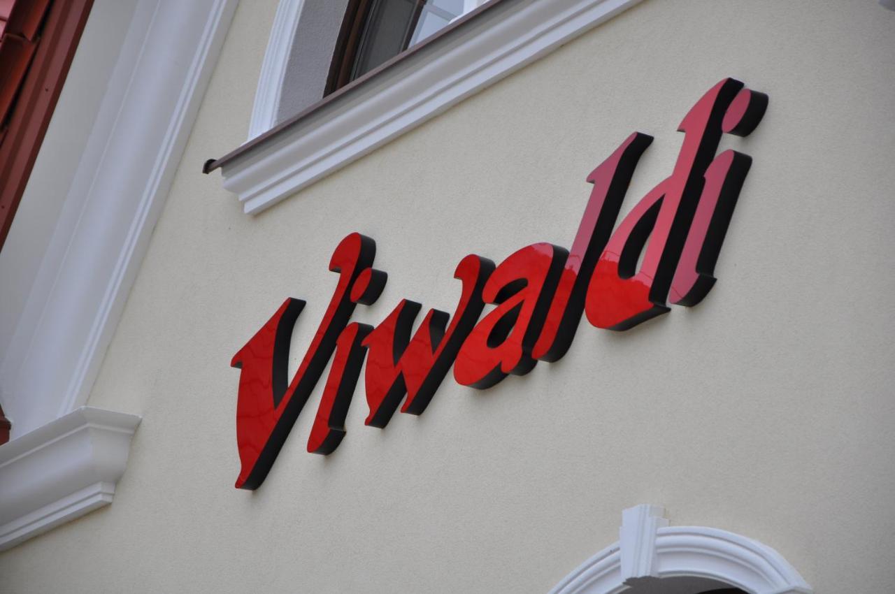 Hotel Viwaldi Baruchowo Bagian luar foto
