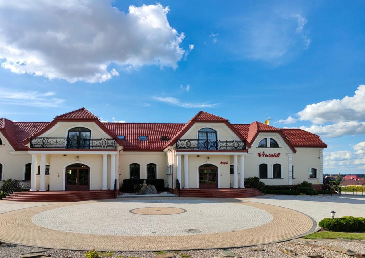 Hotel Viwaldi Baruchowo Bagian luar foto