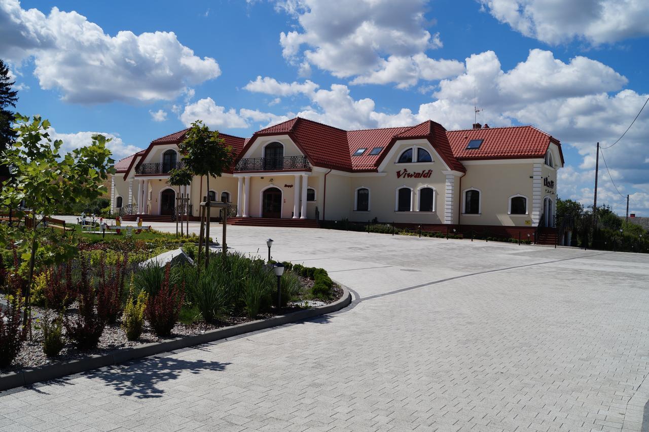 Hotel Viwaldi Baruchowo Bagian luar foto